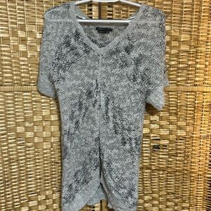 Super cute sweater top